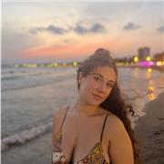 Estudiante de 3º curso del Grado en Derecho, con experiencia previa de monitora de ludoteca, niñera y profesora de PROA.